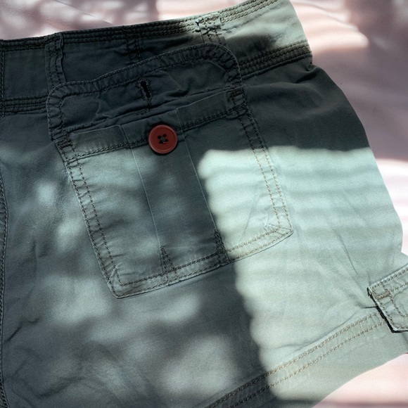 Grey short - Picture 4 of 6